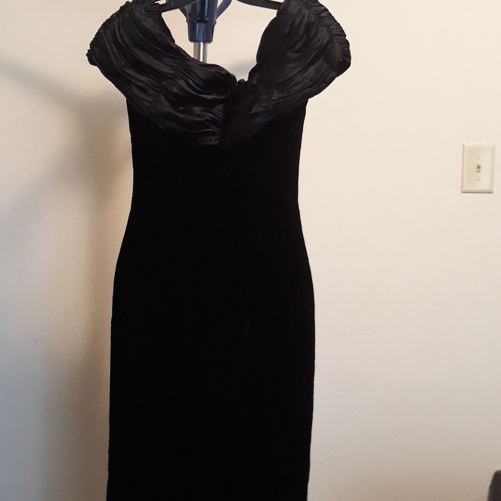 Dress - Picture 2 of 2